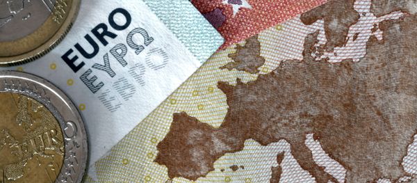 A picture taken on July 11, 2015 in Athens shows euro coins and banknotes with the map of Europe A picture taken on July 11, 2015 in Athens shows euro coins and banknotes with the map of Europe - Sputnik International