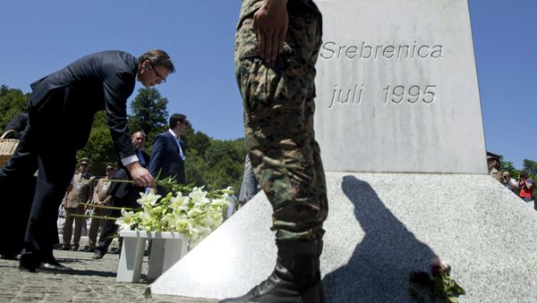 Serbia's Prime Minister Aleksandar Vucic lays flowers during a ceremony marking the 20th anniversary of the Srebrenica massacre in Potocari, near Srebrenica, Bosnia and Herzegovina July 11, 2015 - Sputnik International