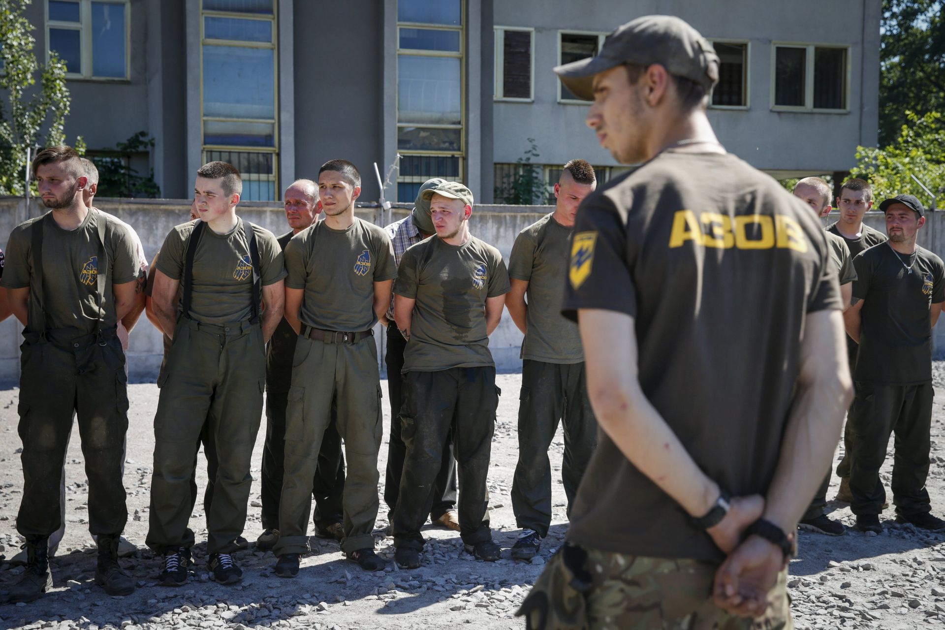 New volunteers for the Ukrainian interior ministry's Azov battalion line up after taking part in an exam before heading to the frontlines in eastern Ukraine, at the battalion's training centre in Kiev, Ukraine, June 13, 2015 New volunteers for the Ukrainian interior ministry's Azov battalion line up after taking part in an exam before heading to the frontlines in eastern Ukraine, at the battalion's training centre in Kiev, Ukraine, June 13, 2015 - Sputnik International, 1920, 28.02.2022