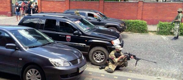 Armed activists of the nationalist militia Right Sector take position in the site of unrest in Mukachevo, Western Ukraine, Saturday, July 11, 2015 Armed activists of the nationalist militia Right Sector take position in the site of unrest in Mukachevo, Western Ukraine, Saturday, July 11, 2015 - Sputnik International