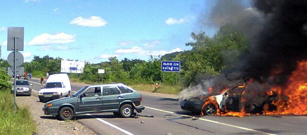 A police car is seen on fire at the site of unrest in Mukachevo, Western Ukraine, Saturday, July 11, 2015 - Sputnik International