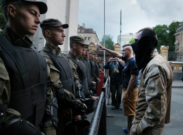 Activists from the Right Sector party confront police who are blocking a street leading to the Ukrainian Presidential administration building in Kiev, Ukraine, Saturday, July 11, 2015 Activists from the Right Sector party confront police who are blocking a street leading to the Ukrainian Presidential administration building in Kiev, Ukraine, Saturday, July 11, 2015 - Sputnik International