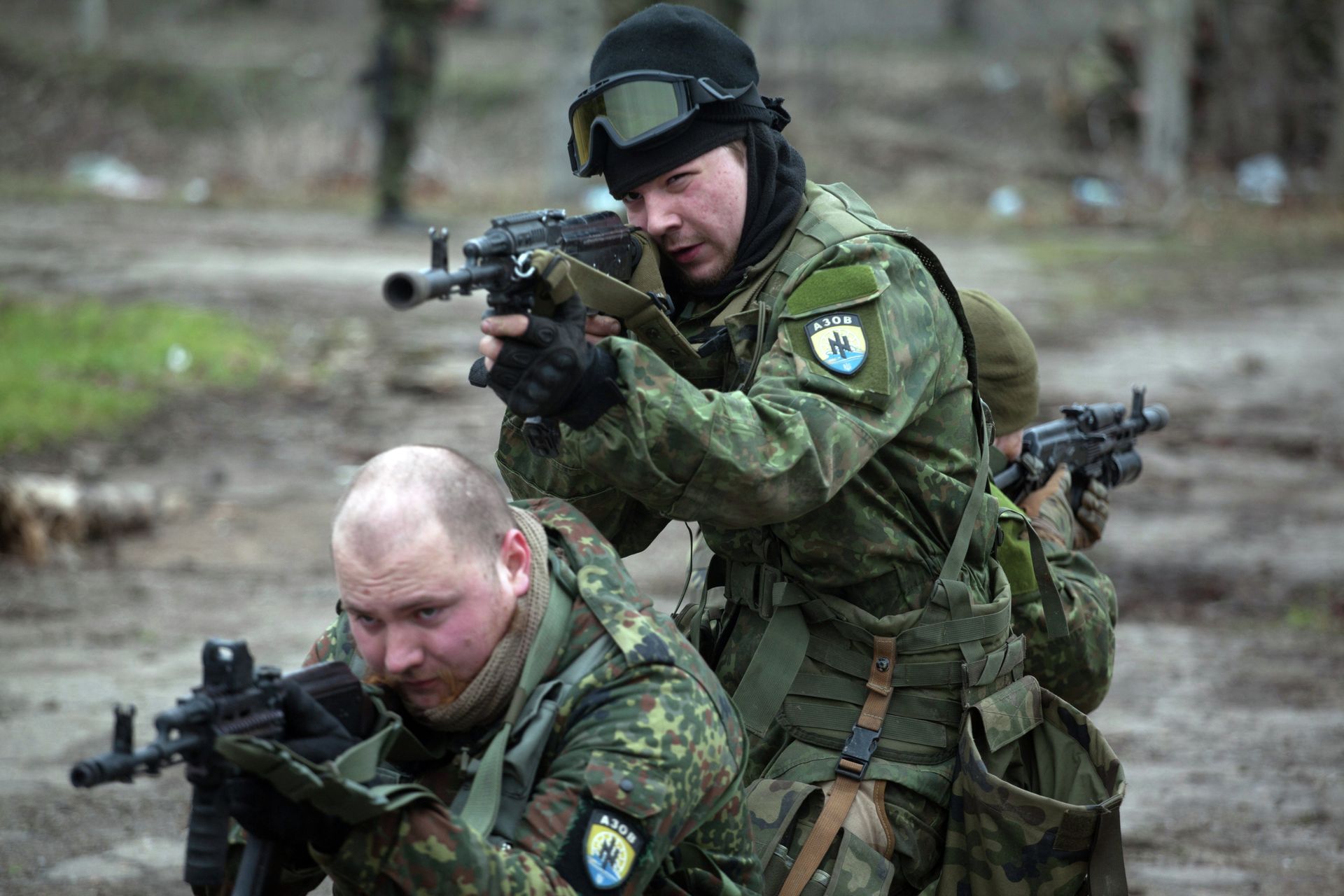 Fighters of the Azov paramilitary battalion, a pro-Ukrainian volunteer armed group, take part in combat drills near the southern Ukrainian city of Mariupol on February 6, 2015 Fighters of the Azov paramilitary battalion, a pro-Ukrainian volunteer armed group, take part in combat drills near the southern Ukrainian city of Mariupol on February 6, 2015 - Sputnik International, 1920, 01.03.2022