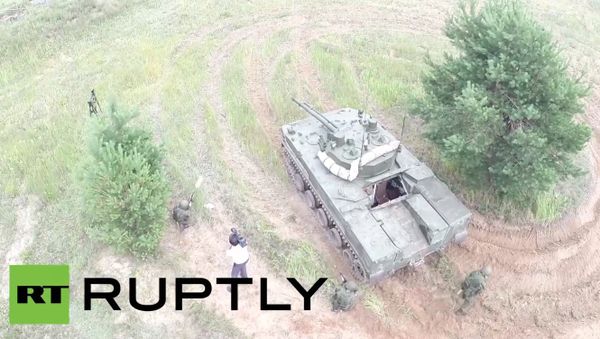 Russia: Drone captures DefMin's newest APCs in full-firing action - Sputnik International