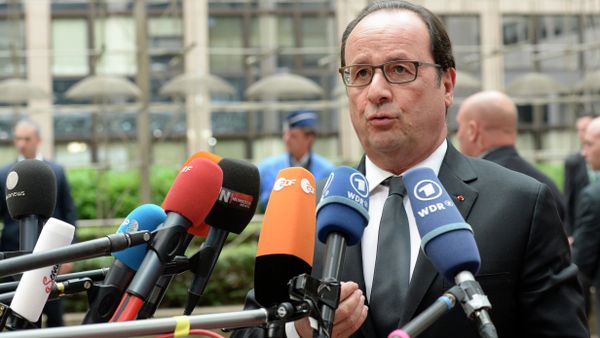 French President Francois Hollande gives a press point as he arrives for a meeting in Brussels of the leaders of the 19 countries that use the euro, on July 12, 2015 French President Francois Hollande gives a press point as he arrives for a meeting in Brussels of the leaders of the 19 countries that use the euro, on July 12, 2015 - Sputnik International