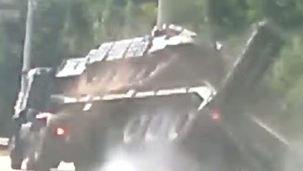 Tank crash - Sputnik International
