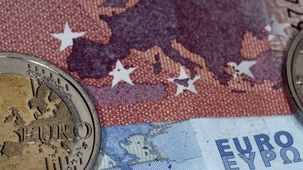 This photo taken in Athens on July 11, 2015 the map of Europe represented on a euro coin and banknotes This photo taken in Athens on July 11, 2015 the map of Europe represented on a euro coin and banknotes - Sputnik International