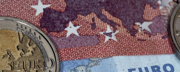This photo taken in Athens on July 11, 2015 the map of Europe represented on a euro coin and banknotes This photo taken in Athens on July 11, 2015 the map of Europe represented on a euro coin and banknotes - Sputnik International