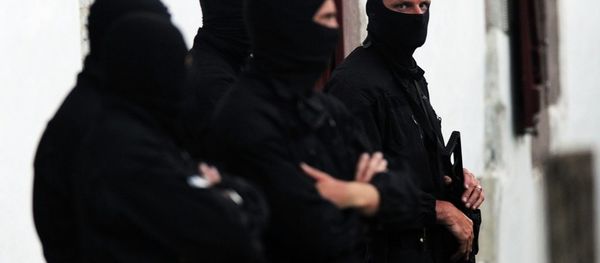 Police officers stand guard outside of a house after arresting two presumed member of the armed Basque separatist group Euskadi Ta Askatasuna (ETA) in Osses on July 7, 2015. Police officers stand guard outside of a house after arresting two presumed member of the armed Basque separatist group Euskadi Ta Askatasuna (ETA) in Osses on July 7, 2015. - Sputnik International