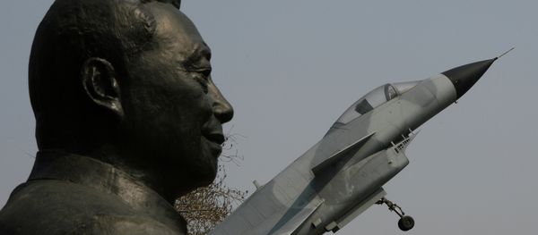 A statue of Wu Daguan who is known as the 'Father of China's military and civilian aviation industry' beside a Chinese produced J-10 fighter jet in Beijing - Sputnik International