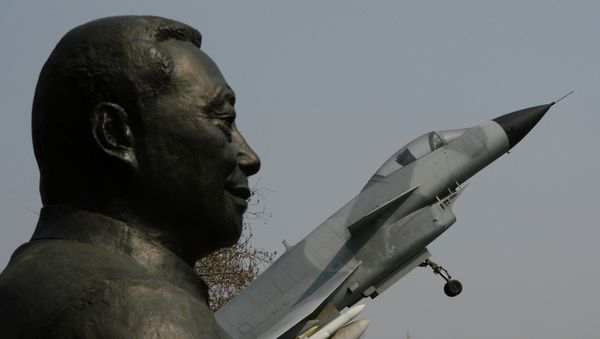A statue of Wu Daguan who is known as the 'Father of China's military and civilian aviation industry' beside a Chinese produced J-10 fighter jet in Beijing - Sputnik International