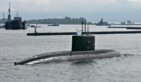 One of Russia's Varshavyanka class diesel-electric submarines navigates at a harbor in Russia's Baltic enclave of Kaliningrad, in this Sunday, July 30, 2007, file photo. One of Russia's Varshavyanka class diesel-electric submarines navigates at a harbor in Russia's Baltic enclave of Kaliningrad, in this Sunday, July 30, 2007, file photo. - Sputnik International