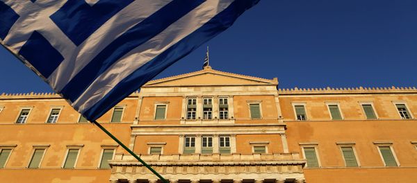 Greek flag in front of the Greek Parliament during a rally at Syntagma square in Athens - Sputnik International