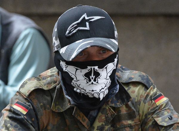 Right Sector rally at the building of Presidential Administration of Ukraine Right Sector rally at the building of Presidential Administration of Ukraine - Sputnik International