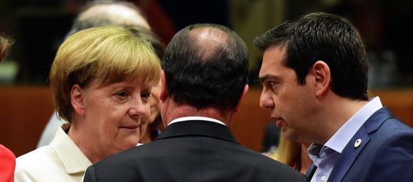(From L) German Chancellor Angela Merkel, French President Francois Hollande, and Greek Prime Minister Alexis Tsipras confer prior to the start of a summit of Eurozone heads of state in Brussels on July 12, 2015. - Sputnik International