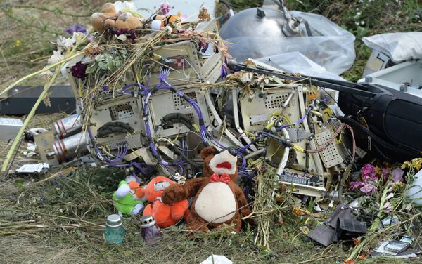 OSCE officials and experts inspect site of Malaysia Airlines Boeing 777 crash OSCE officials and experts inspect site of Malaysia Airlines Boeing 777 crash - Sputnik International