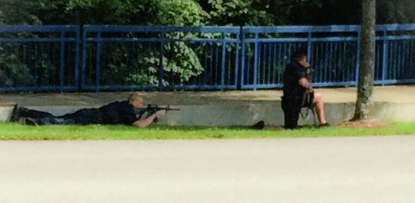 In this image made from video and released by WRCB-TV, authorities work an active shooting scene on amincola highway near the Naval Reserve Center, in Chattanooga, Tenn. on Thursday, July 16, 2015 In this image made from video and released by WRCB-TV, authorities work an active shooting scene on amincola highway near the Naval Reserve Center, in Chattanooga, Tenn. on Thursday, July 16, 2015 - Sputnik International