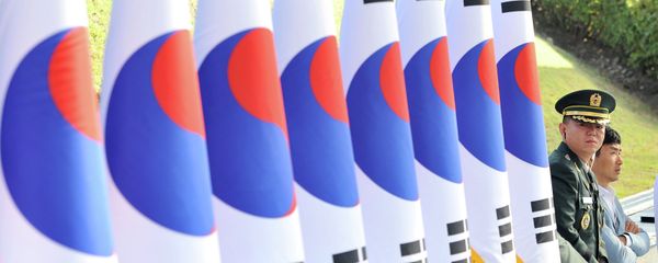A South Korean military officer (R) stands next to a line of national flags during a ceremony to mark the 64th Korea Armed Forces Day at the military headquarters in Gyeryong, about 140 km south of Seoul, on September 25, 2012 A South Korean military officer (R) stands next to a line of national flags during a ceremony to mark the 64th Korea Armed Forces Day at the military headquarters in Gyeryong, about 140 km south of Seoul, on September 25, 2012 - Sputnik International