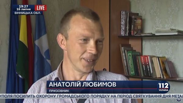 Anatoly Lyubimov, a man missing both arms at the shoulder level, received a draft notice from a local military draft office in central Ukraine - Sputnik International