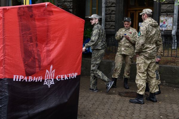 Right Sector rally at the building of Presidential Administration of Ukraine in Kiev Right Sector rally at the building of Presidential Administration of Ukraine in Kiev - Sputnik International
