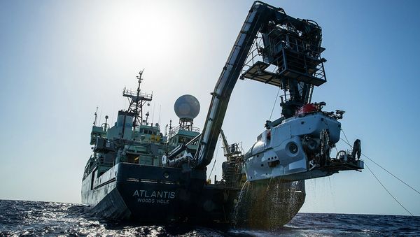 In this image released by, The Woods Hole Oceanographic Institution, the research vessel Atlantis is shown off the coast of the Carolinas in the Atlantic Ocean during the second week of July 2015 with the submersible Alvin hanging off its stern - Sputnik International