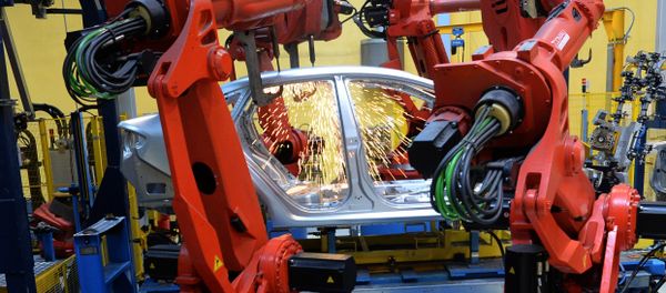 In a recent article for business journal Japan Business Press, Japanese journalist and Russia industrial goods trade specialist Sugahara Nobuo states that Russia is presently on course for an industrial revival, adding that Western sanctions have helped to 'breathe new life' into the country's machine-building sector. - Sputnik International