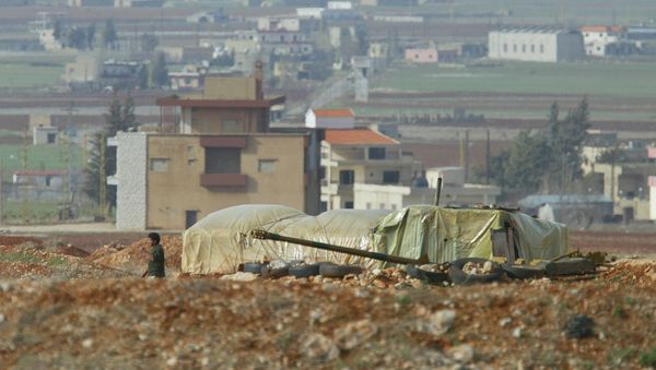 Syrian troops man a military position off a main road in eastern Lebanon's Bekaa Valley - Sputnik International