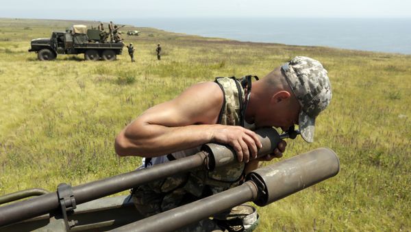 Anti-aircraft gunners of Ukrainian forces take part in exercises not far from southeastern city of Mariupol, Donetsk region on July 7, 2015 Anti-aircraft gunners of Ukrainian forces take part in exercises not far from southeastern city of Mariupol, Donetsk region on July 7, 2015 - Sputnik International