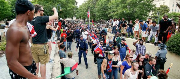 Protestors yell at the Ku Klux Klan as the march leaving a rally at the statehouse in Columbia, South Carolina July 18, 2015. Protestors yell at the Ku Klux Klan as the march leaving a rally at the statehouse in Columbia, South Carolina July 18, 2015. - Sputnik International