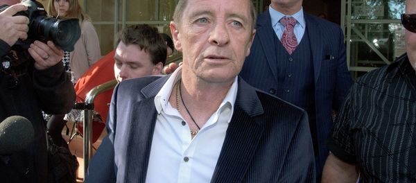 Former AC/DC drummer Phil Rudd (C) leaves the District Court after being sentenced to 8 months home detention in Tauranga, New Zealand on July 9, 2015 Former AC/DC drummer Phil Rudd (C) leaves the District Court after being sentenced to 8 months home detention in Tauranga, New Zealand on July 9, 2015 - Sputnik International