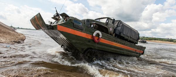 Open Water competition of Russian army's pontoon ferry units - Sputnik International