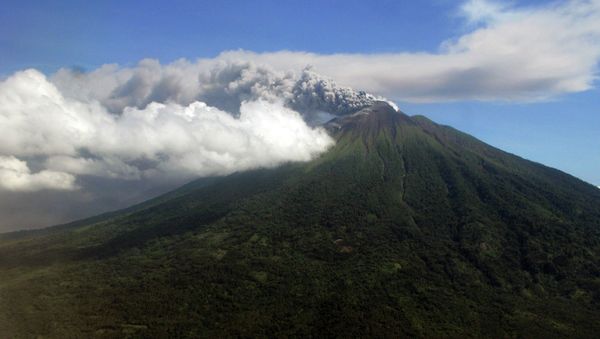 In this Sunday, Sept. 16, 2012 aerial shot, Mount Gamalama spews volcanic ash as it erupts on Ternate Island, eastern Indonesia In this Sunday, Sept. 16, 2012 aerial shot, Mount Gamalama spews volcanic ash as it erupts on Ternate Island, eastern Indonesia - Sputnik International