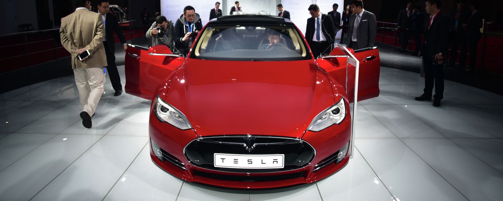 A Tesla Model S P85d car is displayed at the 16th Shanghai International Automobile Industry Exhibition in Shanghai on April 20, 2015 - Sputnik International, 1920, 19.04.2021
