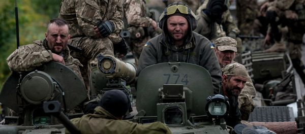 In this photo taken Tuesday, July 14, 2015, Ukrainian servicemen ride atop an armored vehicle near Krasnoarmiisk, Donetsk region, eastern Ukraine In this photo taken Tuesday, July 14, 2015, Ukrainian servicemen ride atop an armored vehicle near Krasnoarmiisk, Donetsk region, eastern Ukraine - Sputnik International
