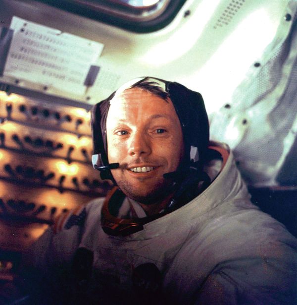 Apollo 11 - Sputnik International