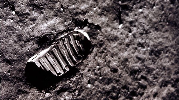 Apollo 11 - Sputnik International