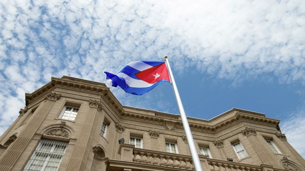 The Cuban flag is raised over their new embassy in Washington, Monday, July 20, 2015 - Sputnik International