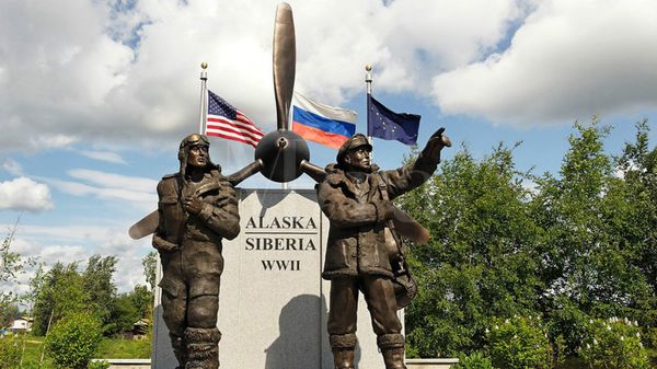 The Lend-Lease monument in Fairbanks was created by famous Alaskan sculptor Richard Wallen. Opened in the summer of 2006, it features two pilots –one Soviet and one American, looking confidently toward the sky. - Sputnik International