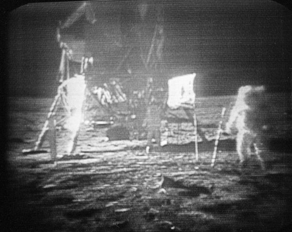 Apollo 11 - Sputnik International