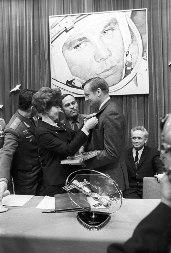 Apollo 11 - Sputnik International