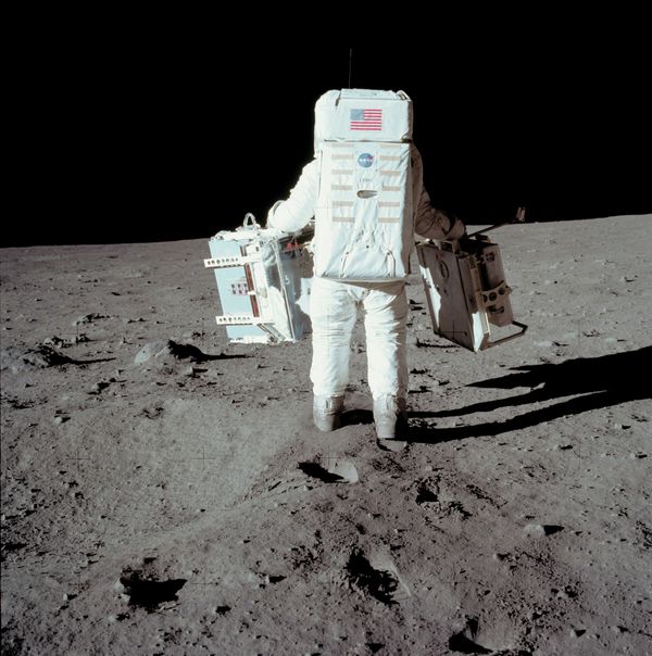 Apollo 11 - Sputnik International