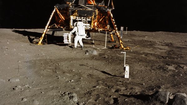 Apollo 11 - Sputnik International