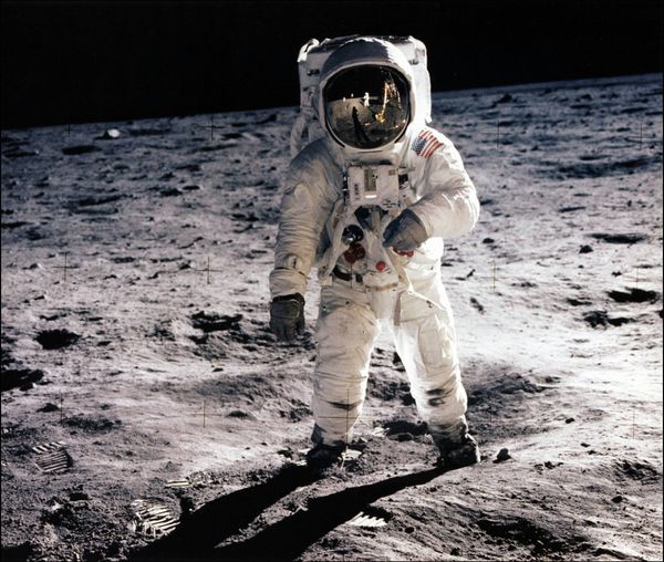 Apollo 11 - Sputnik International