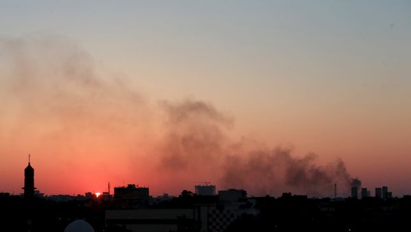 Black smoke billows in the sky amid clashes between rival Libyan factions in Benghazi. - Sputnik International