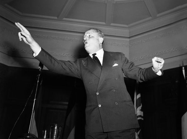 Sir Oswald Mosley, leader of the Pro-Fascist Union movement, gestures while addressing a union meeting at Porchester Hall in London, United Kingdom, on April 16, 1956 - Sputnik International