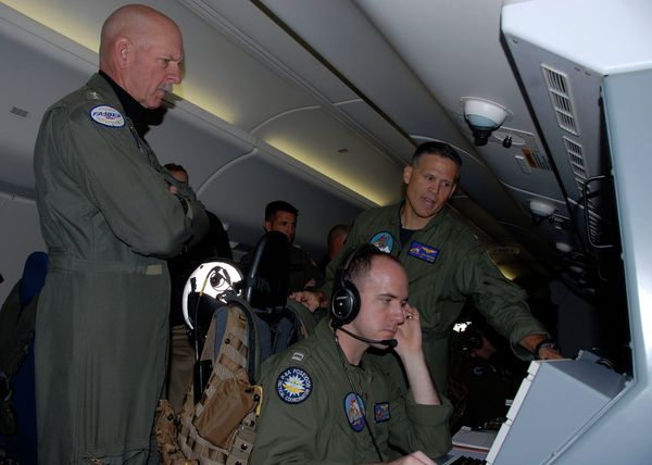 Adm. Scott Swift (L), commander of U.S. Pacific Fleet, looks on as Cmdr. John Weidner, commanding officer of Patrol Squadron (VP) 45, and Lt. David Cloward demonstrate capabilities of the P-8A Poseidon aircraft during a seven-hour maritime surveillance mission in South China Sea on July 18, 2015. Adm. Scott Swift (L), commander of U.S. Pacific Fleet, looks on as Cmdr. John Weidner, commanding officer of Patrol Squadron (VP) 45, and Lt. David Cloward demonstrate capabilities of the P-8A Poseidon aircraft during a seven-hour maritime surveillance mission in South China Sea on July 18, 2015. - Sputnik International