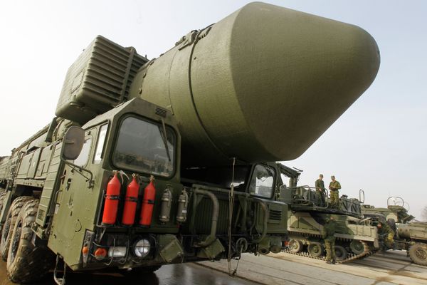Topol M missile system shown at Alabino range near Moscow - Sputnik International