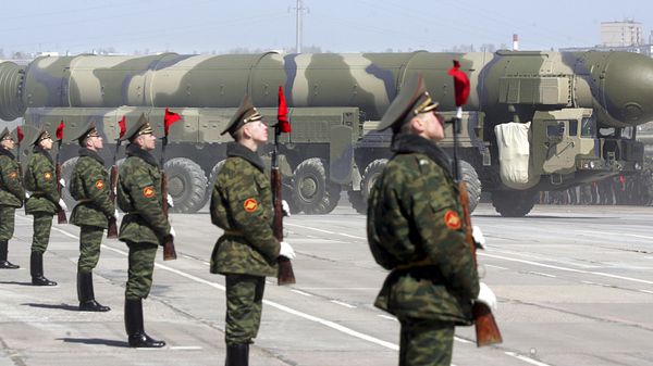 Russian soldiers stand near a Topol-M ICBM while participating in a rehearsal for the nation's Victory Day parade outside Moscow in Alabino on April 22, 2008 - Sputnik International
