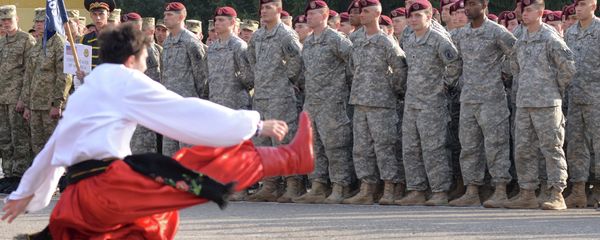 A dancer in Ukrainian national costume performs during the opening ceremony of the Rapid Trident military exercises on September 15, 2014 near the western Ukrainian town of Yavoriv - Sputnik International