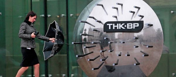 A woman walks outside the TNK-BP headquarters in Moscow, Russia. A woman walks outside the TNK-BP headquarters in Moscow, Russia. - Sputnik International